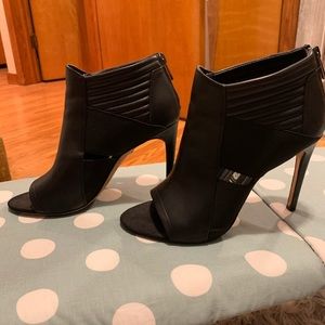 Black heels size 8